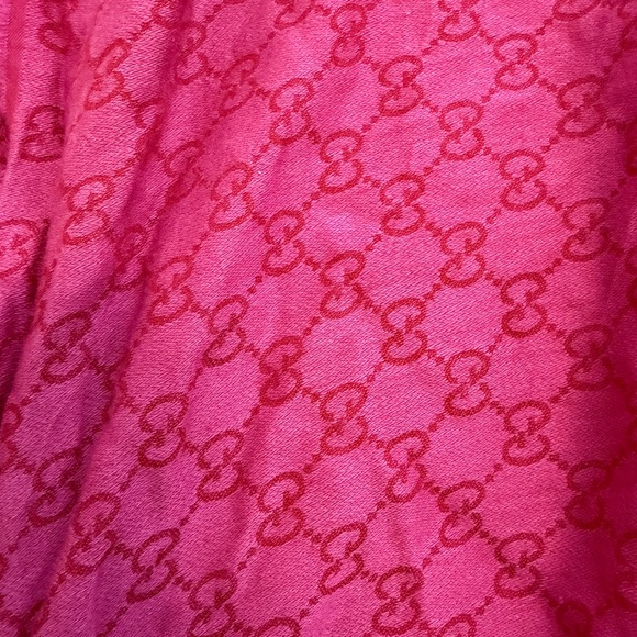 100% authentic Gucci GG scarf fuschia - Picture 2 of 4